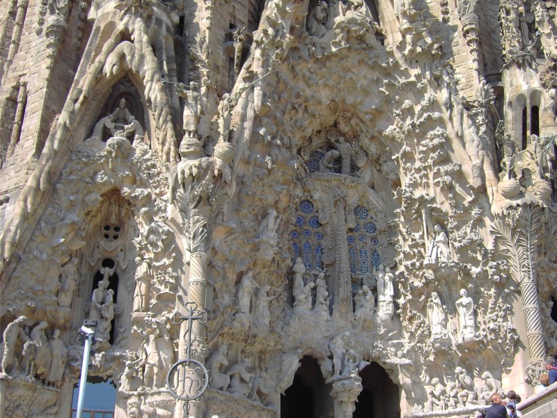 sagradafamiliadtail2.jpg